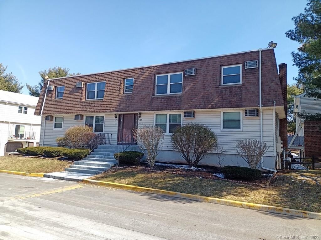 Property Photo: 122 Blackstone Village 122 CT 06450