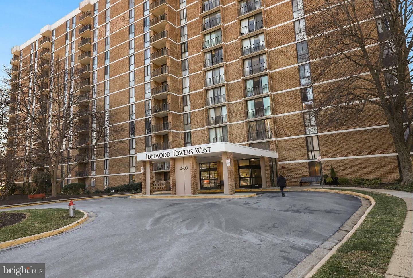 Property Photo: 2300 Pimmit Drive 1007 VA 22043