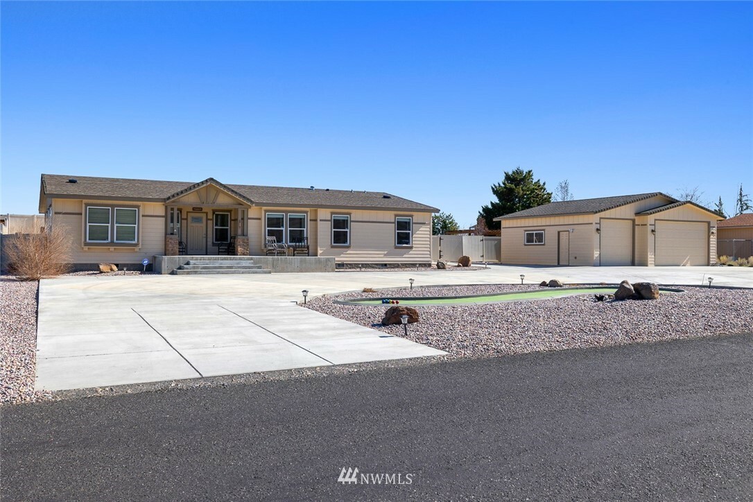 Property Photo:  419 Lakeside Way SW  WA 99349 