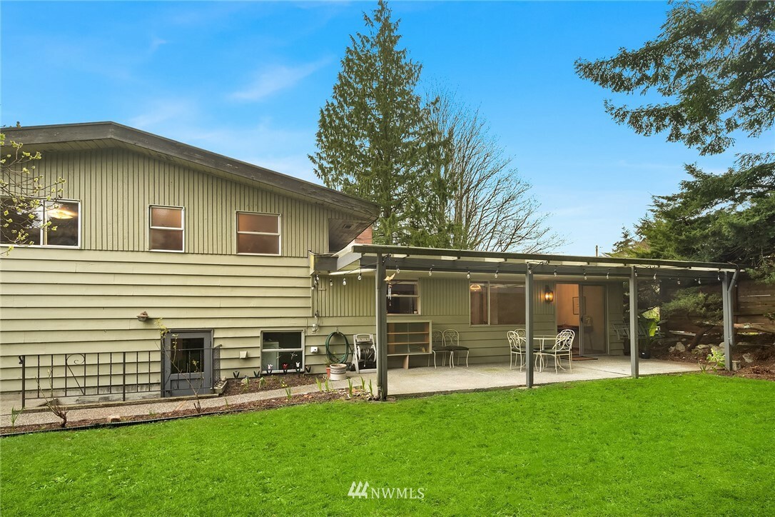 Property Photo:  22602 78th Avenue W  WA 98026 