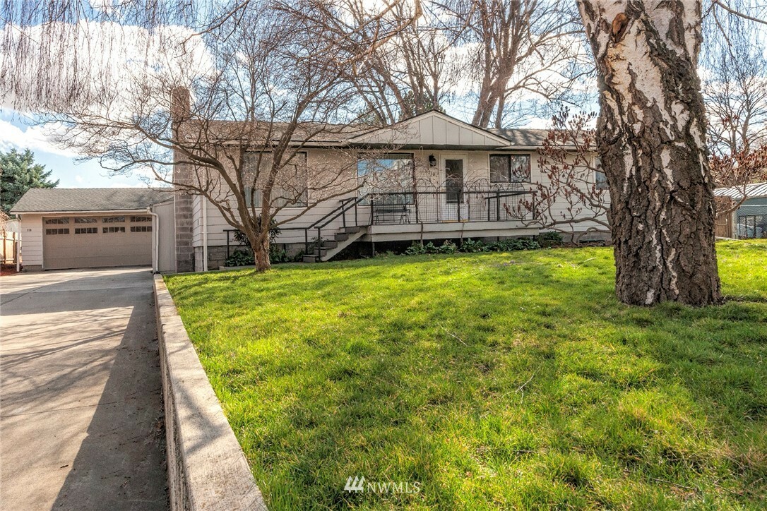 Property Photo: 210 E 7th Street WA 99361