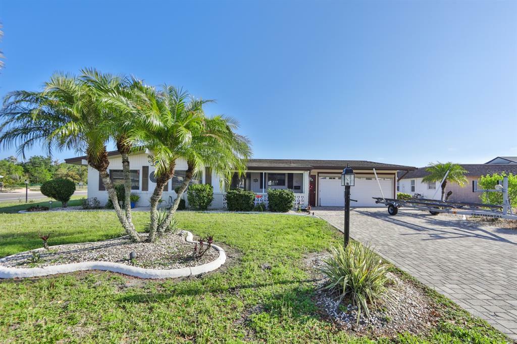 Property Photo:  1423 Seton Hall Drive  FL 33573 