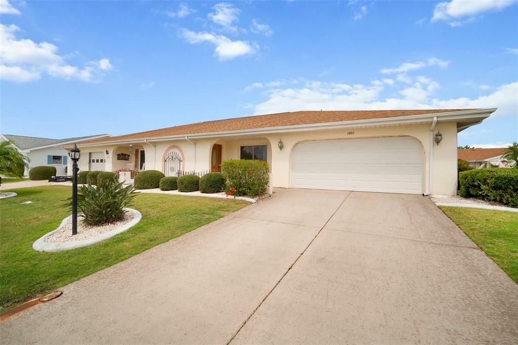 Property Photo:  1607 Cloister Drive  FL 33573 