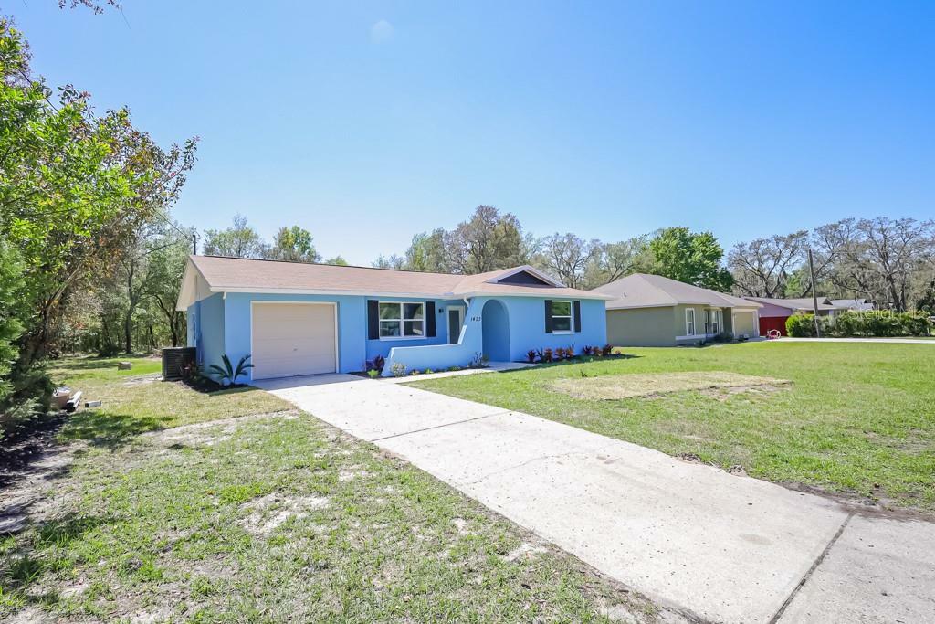 Property Photo:  1423 Larkin Road  FL 34608 