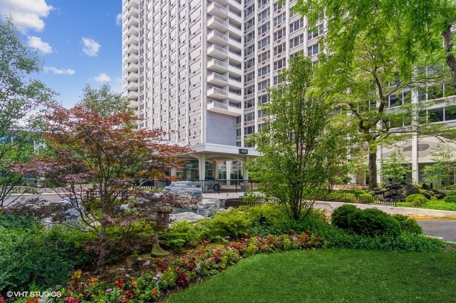 Property Photo: 4250 N Marine Drive 731 IL 60613