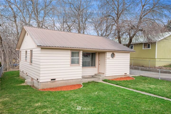 Property Photo:  232 Highline Drive  WA 98802 
