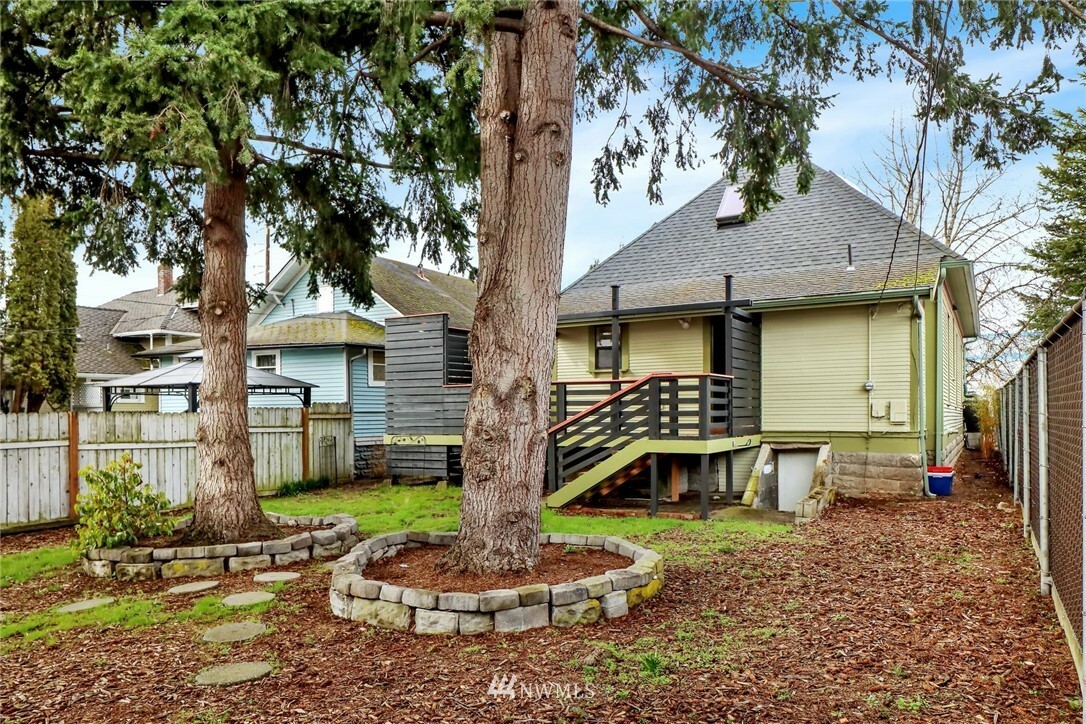 Property Photo:  2118 Iron Street  WA 98225 