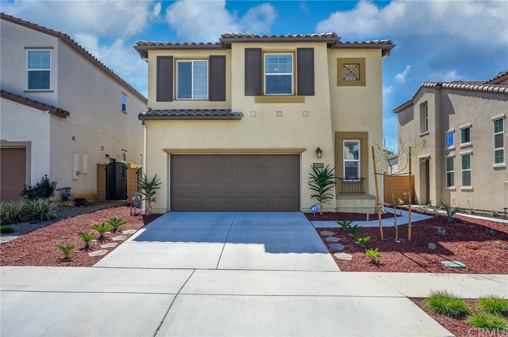 Property Photo: 38553 Rosegate Place CA 92563