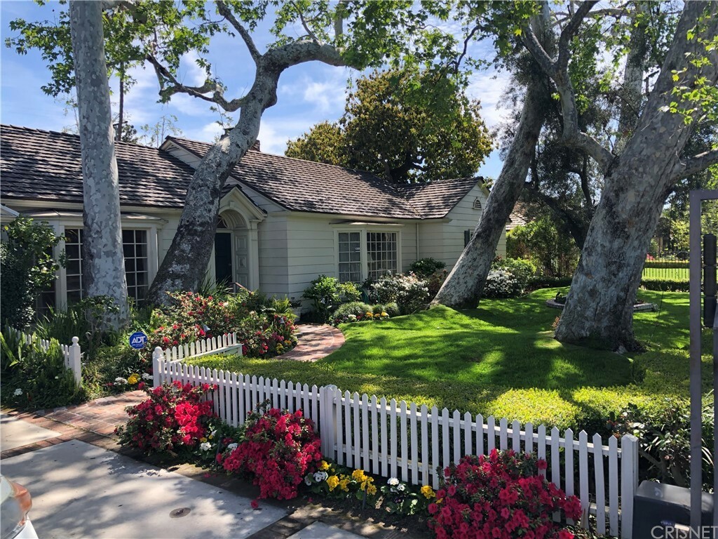 Property Photo: 4714 Sancola Avenue CA 91602