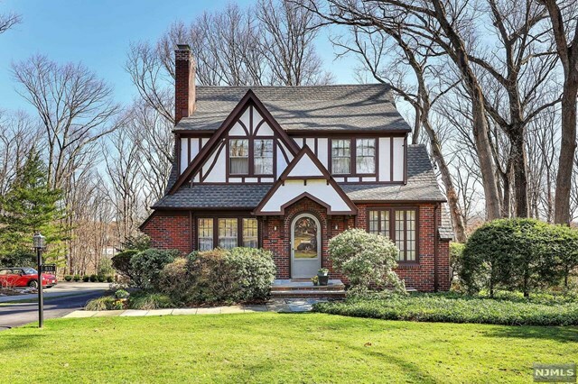 Property Photo: 833 Hillcrest Road NJ 07450