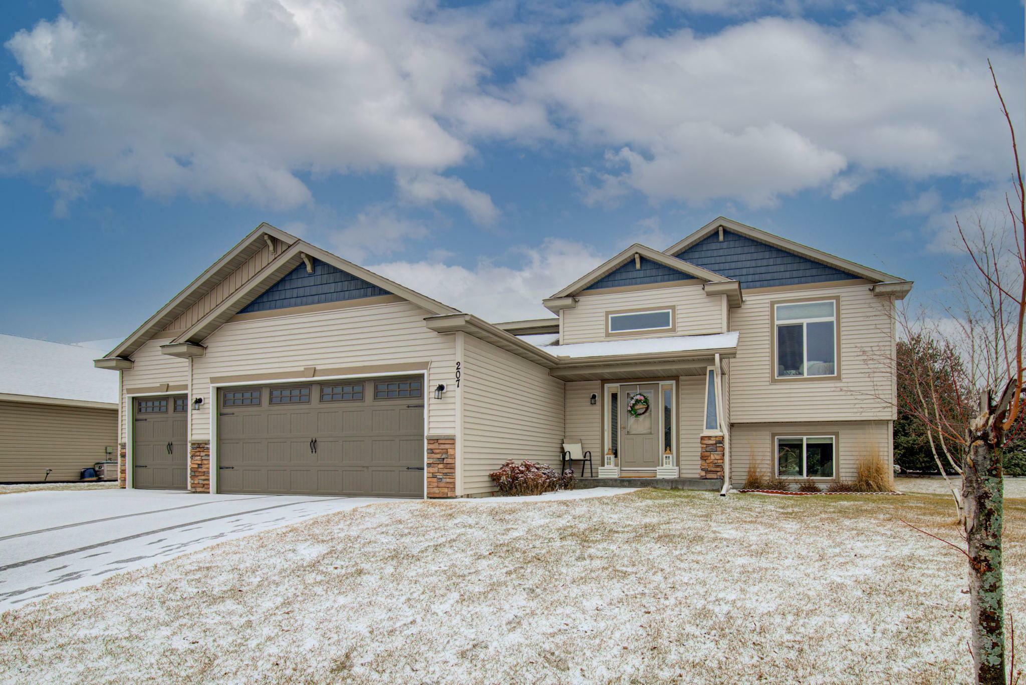 Property Photo: 207 11th Avenue Court SE MN 55040