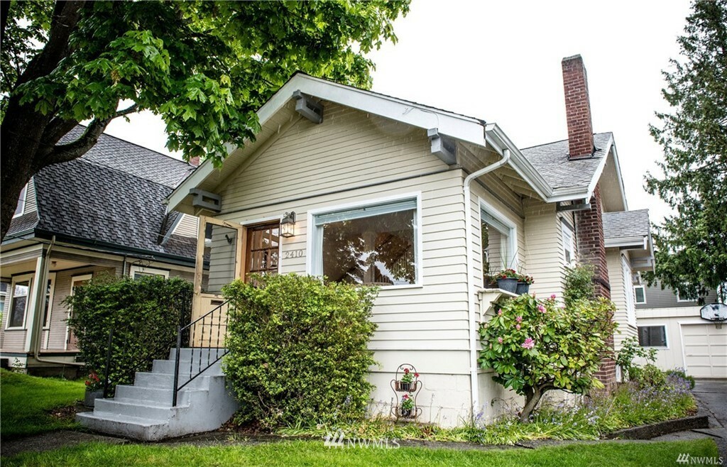 Property Photo: 2410 Broadway WA 98225