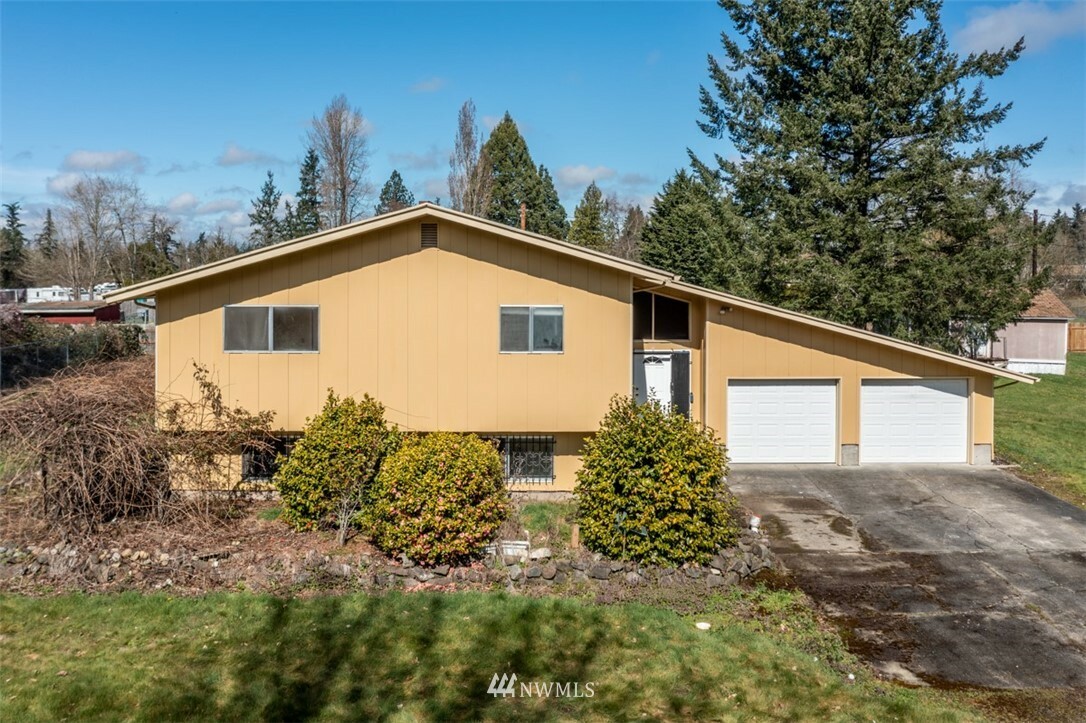 Property Photo:  14004 Vickery Avenue E  WA 98446 