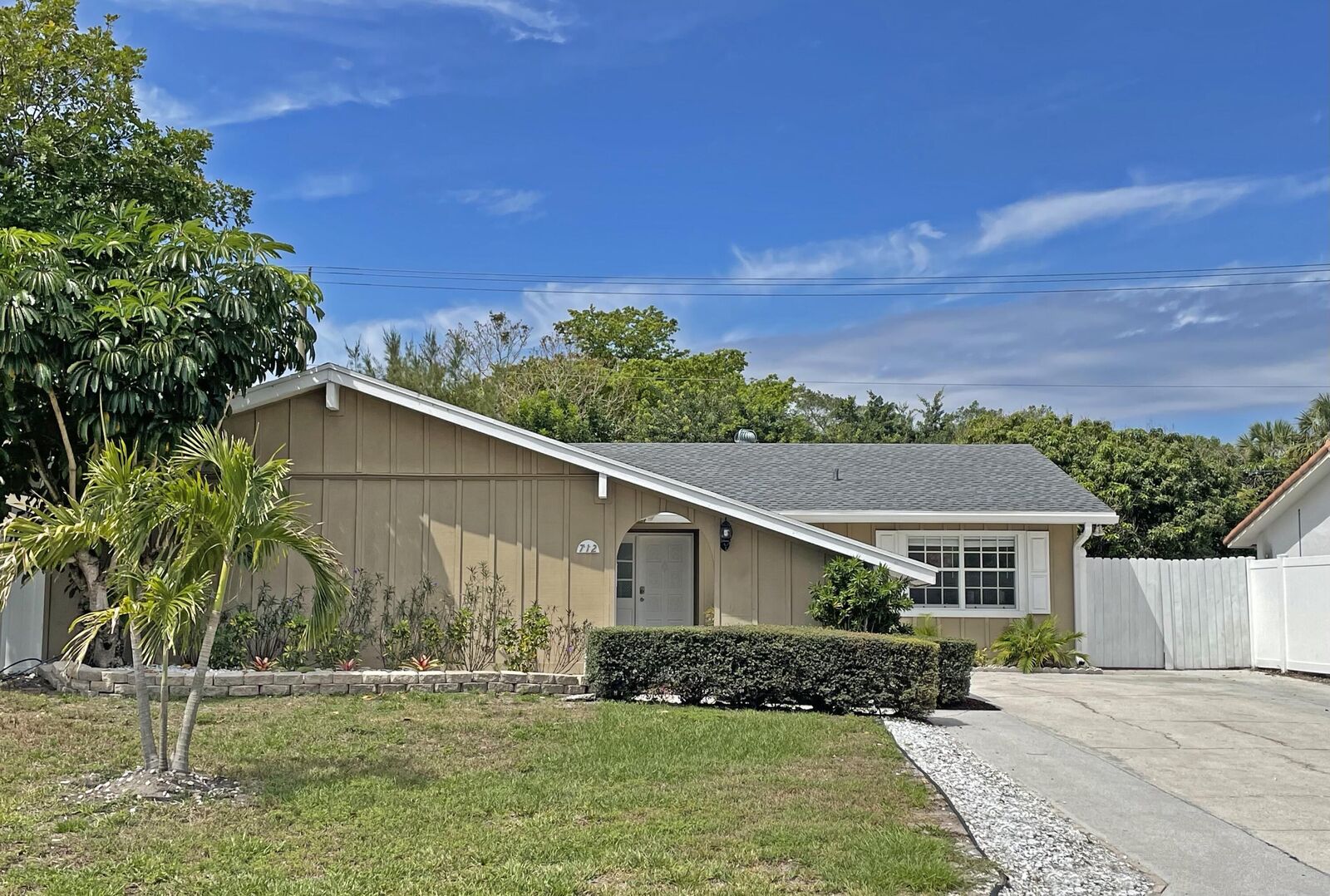 Property Photo: 712 Avenue Chaumont Avenue FL 33445