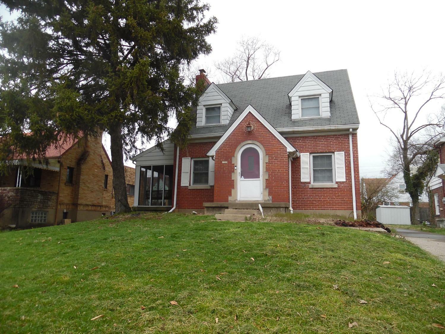 Property Photo:  1528 Robinwood Ave  OH 45237 