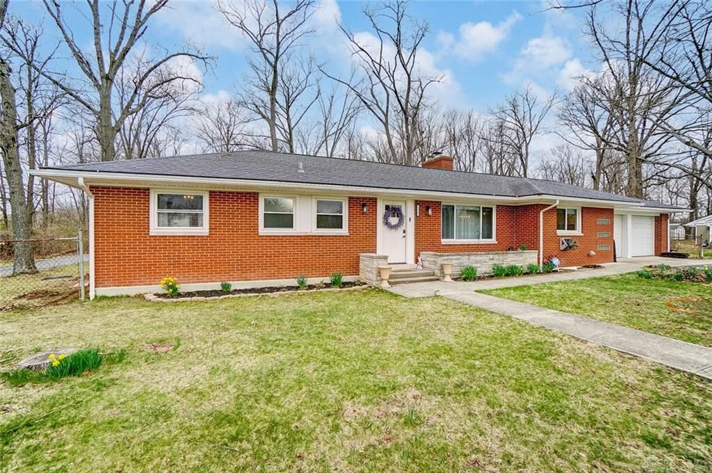 Property Photo: 7821 Lois Circle OH 45459
