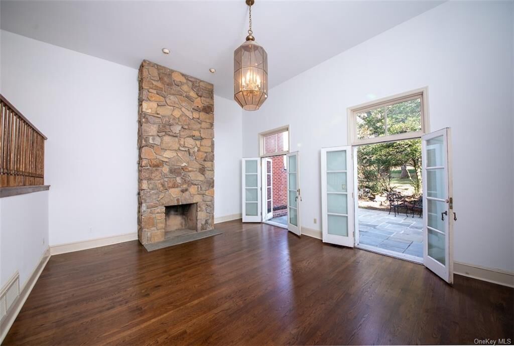 Property Photo: 152 Broadway 12 NY 10522
