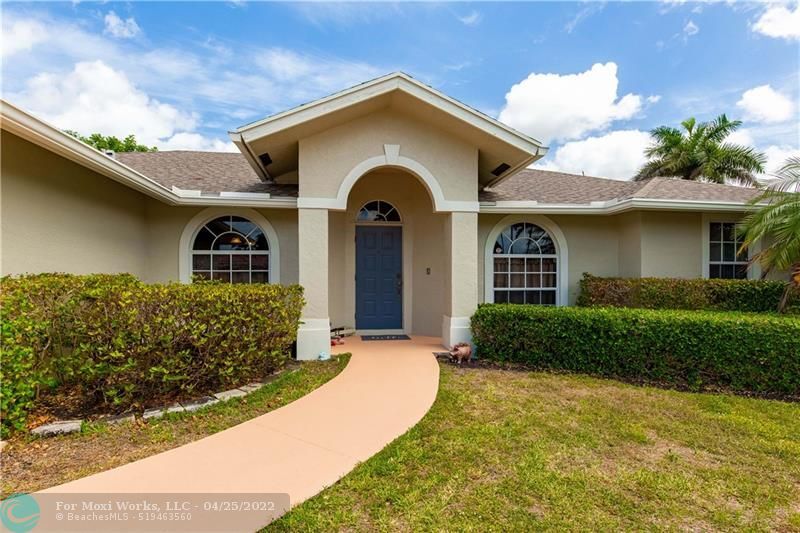 Property Photo: 103 Sycamore Dr FL 33411