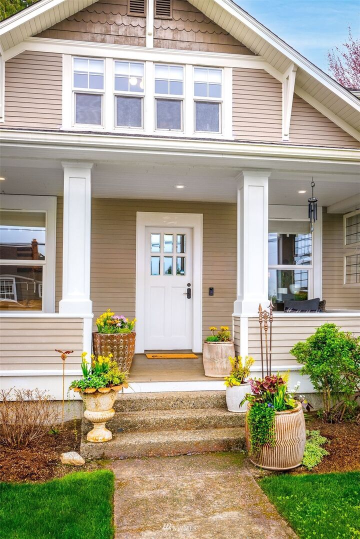 Property Photo:  1612 4th Street  WA 98290 