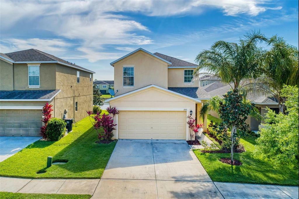 Property Photo:  1913 Hawks View Drive  FL 33570 