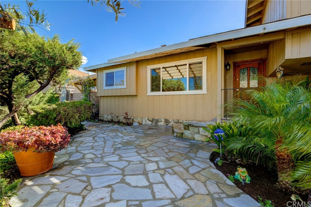 Property Photo:  22606 Fonthill Avenue  CA 90505 