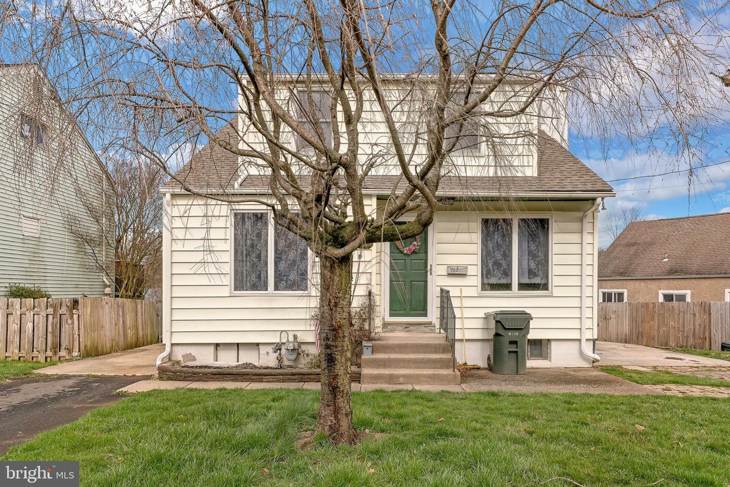 Property Photo: 1064 Maple Avenue PA 19038