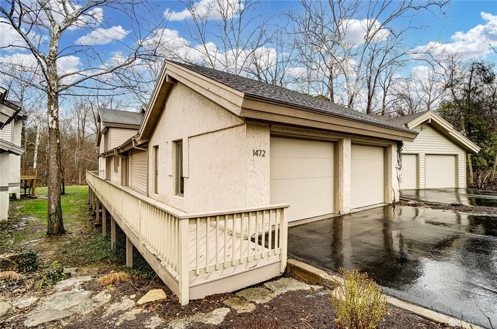 Property Photo: 1472 W Alex Bell Road OH 45459