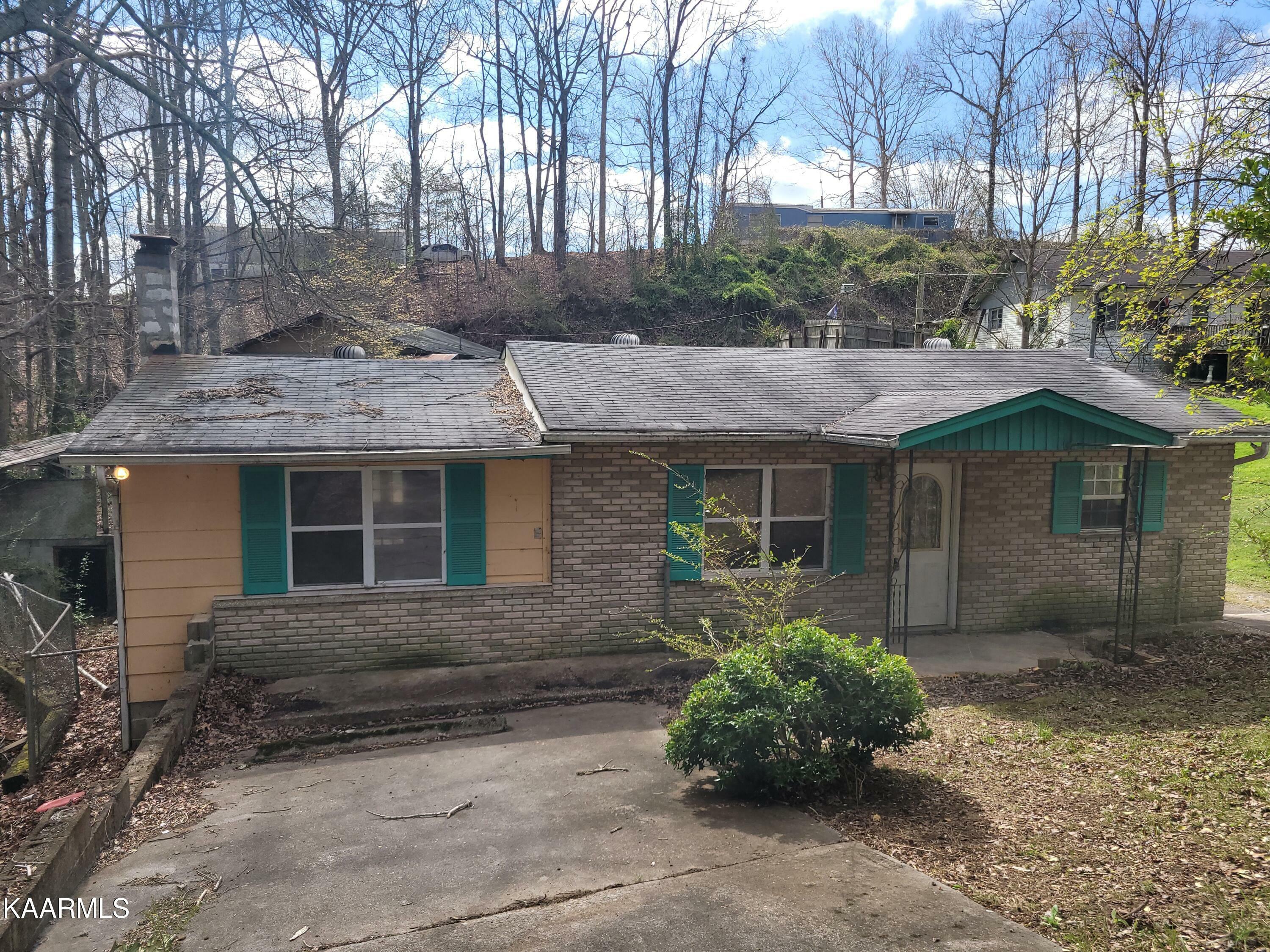 Property Photo:  215 Maples Rd  TN 37920 