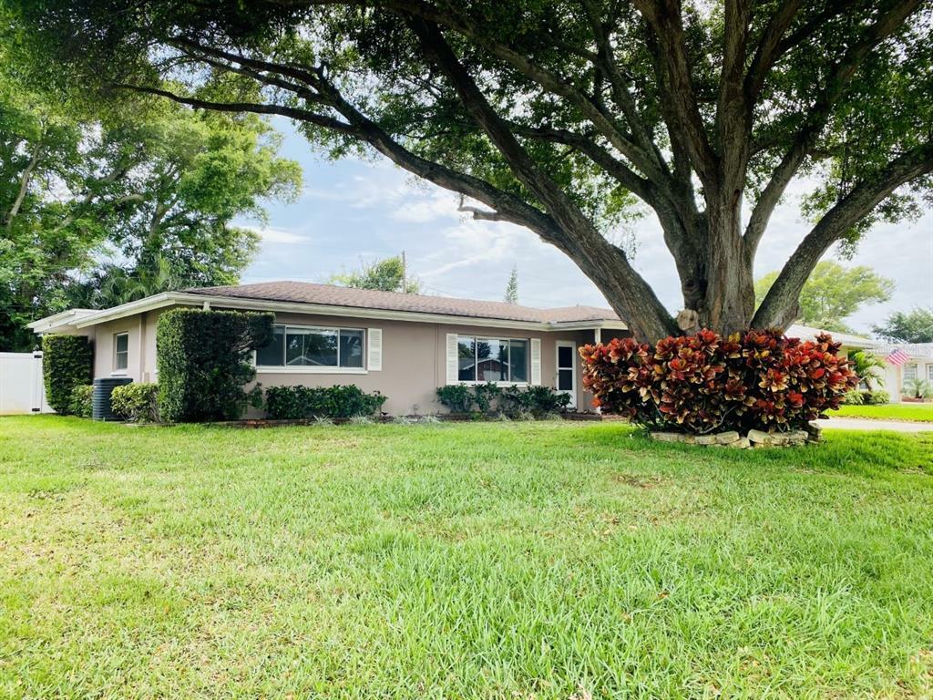 Property Photo:  13834 Martinique Drive  FL 33776 