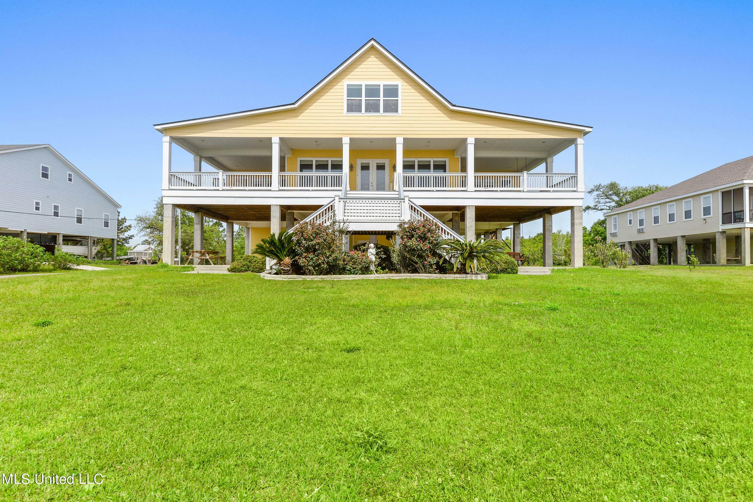 Property Photo:  320 S Beach Boulevard  MS 39576 