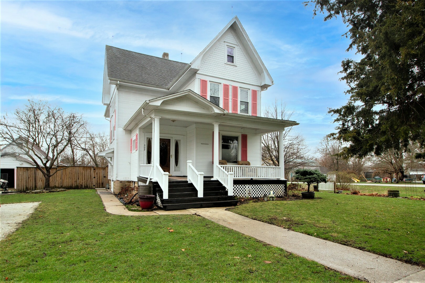 Property Photo:  402 E Washington Street  IL 60911 