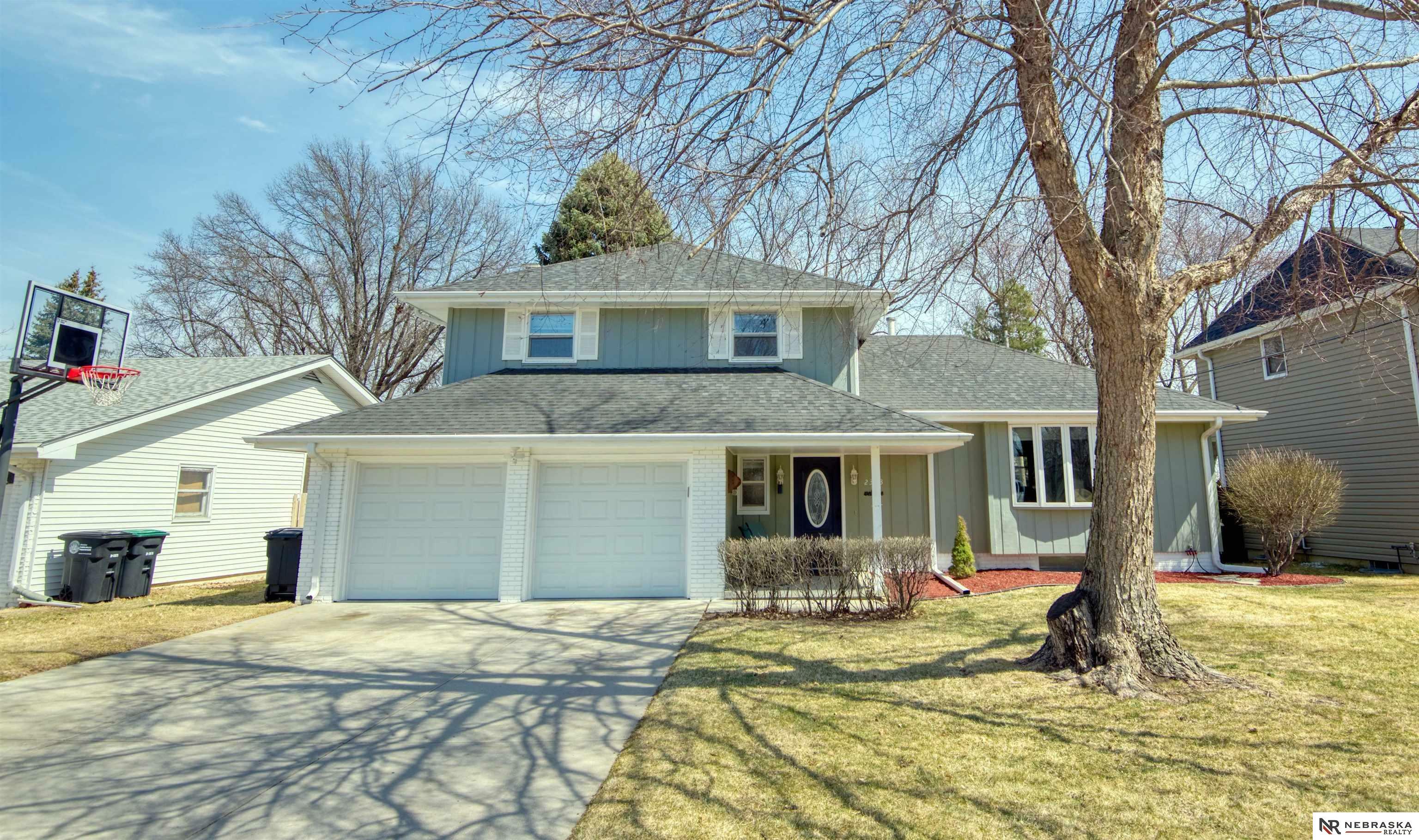 Property Photo: 2323 S 135th NE 68144