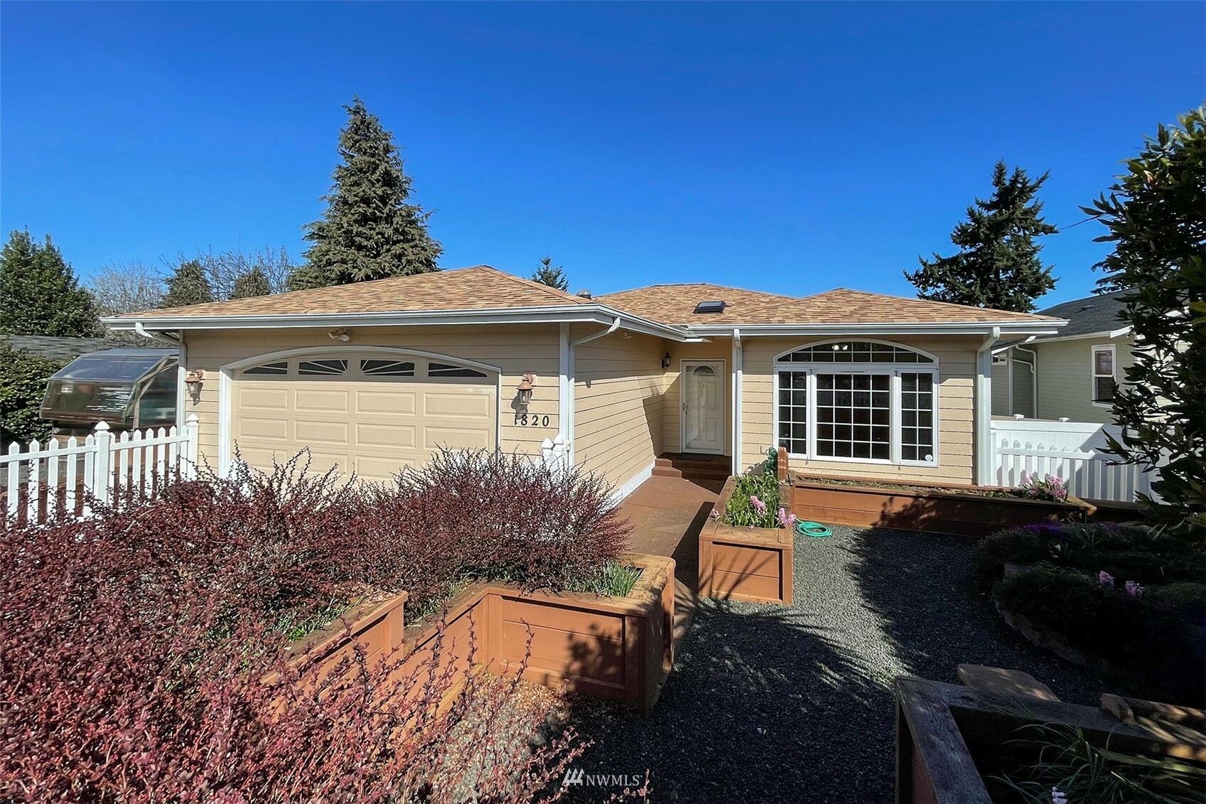 Property Photo:  1820 E 3rd Street  WA 98362 