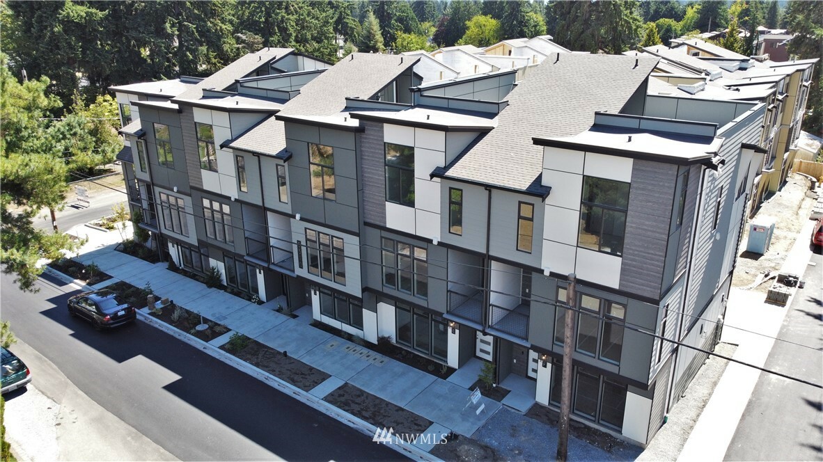 Property Photo: 21511 50th Avenue W F WA 98043