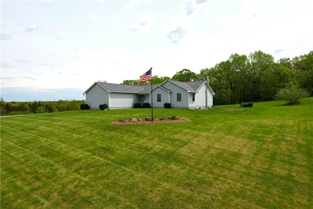 Property Photo:  1250 250th Avenue  IA 50210 