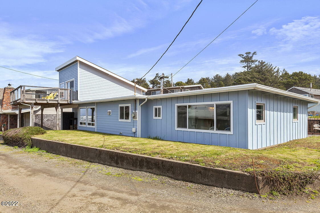 145 NW Willa St  Yachats OR 97498 photo
