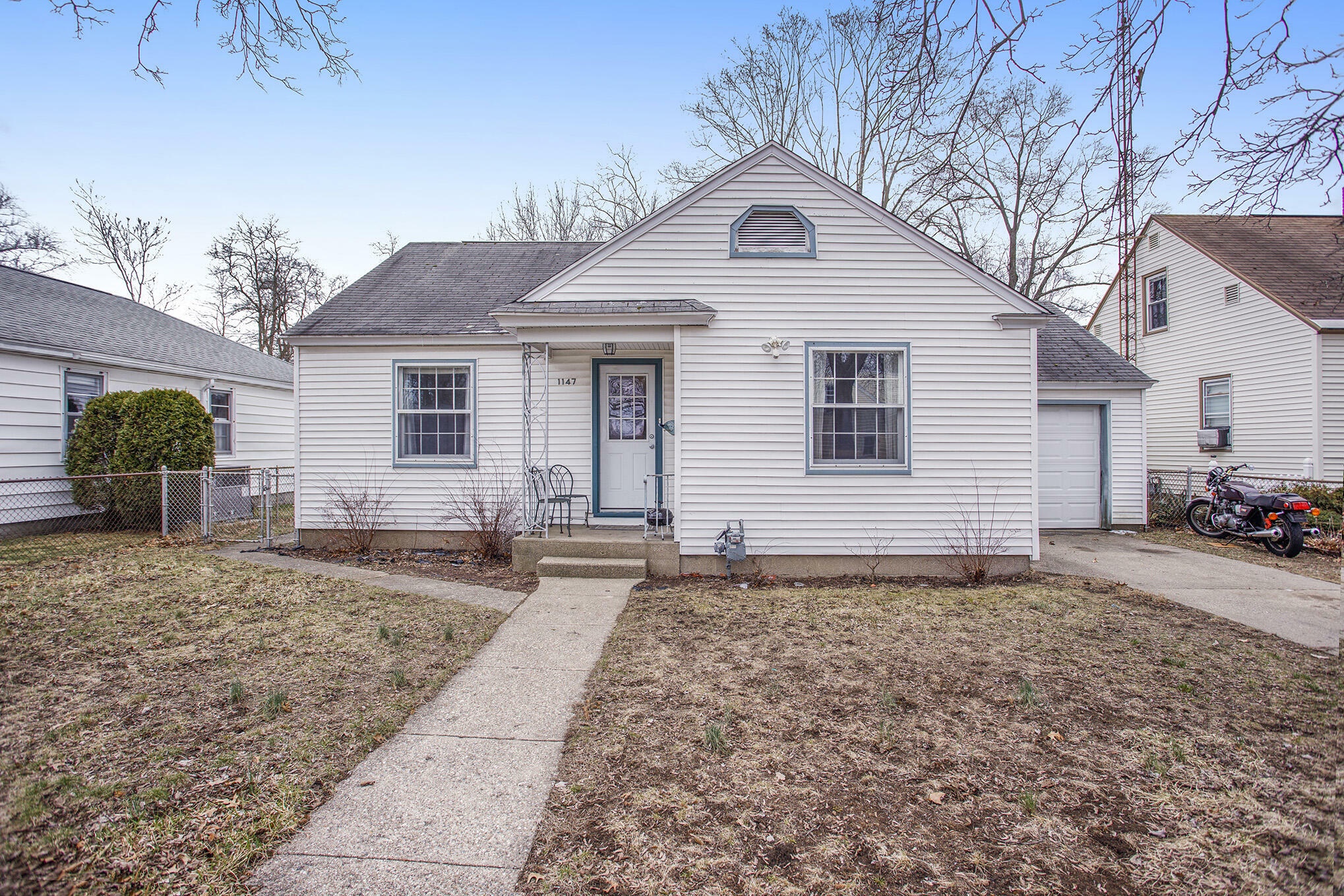 Property Photo:  1147 McLaughlin Avenue  MI 49442 