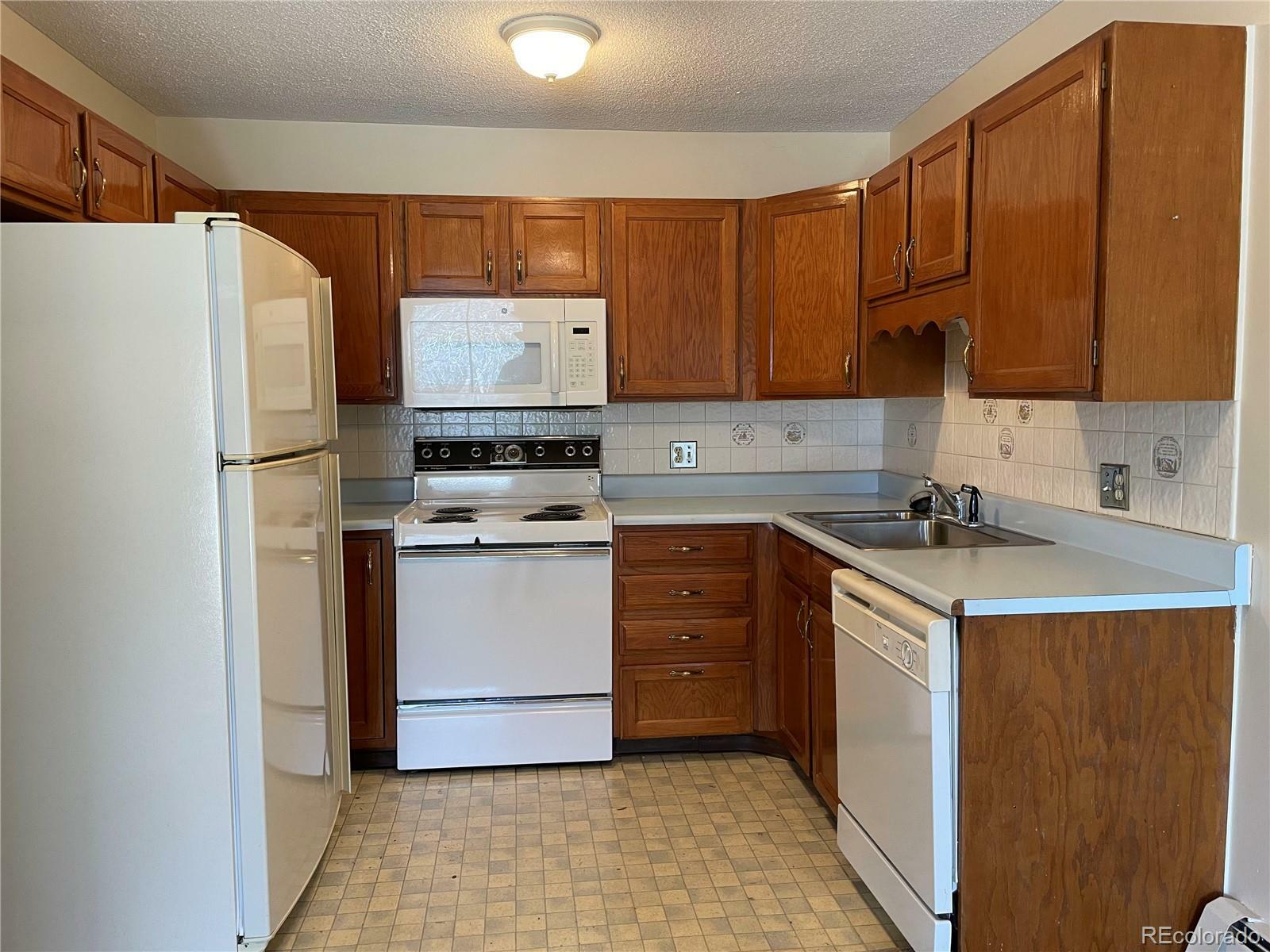 Property Photo: 3022 S Wheeling Way 101 CO 80014