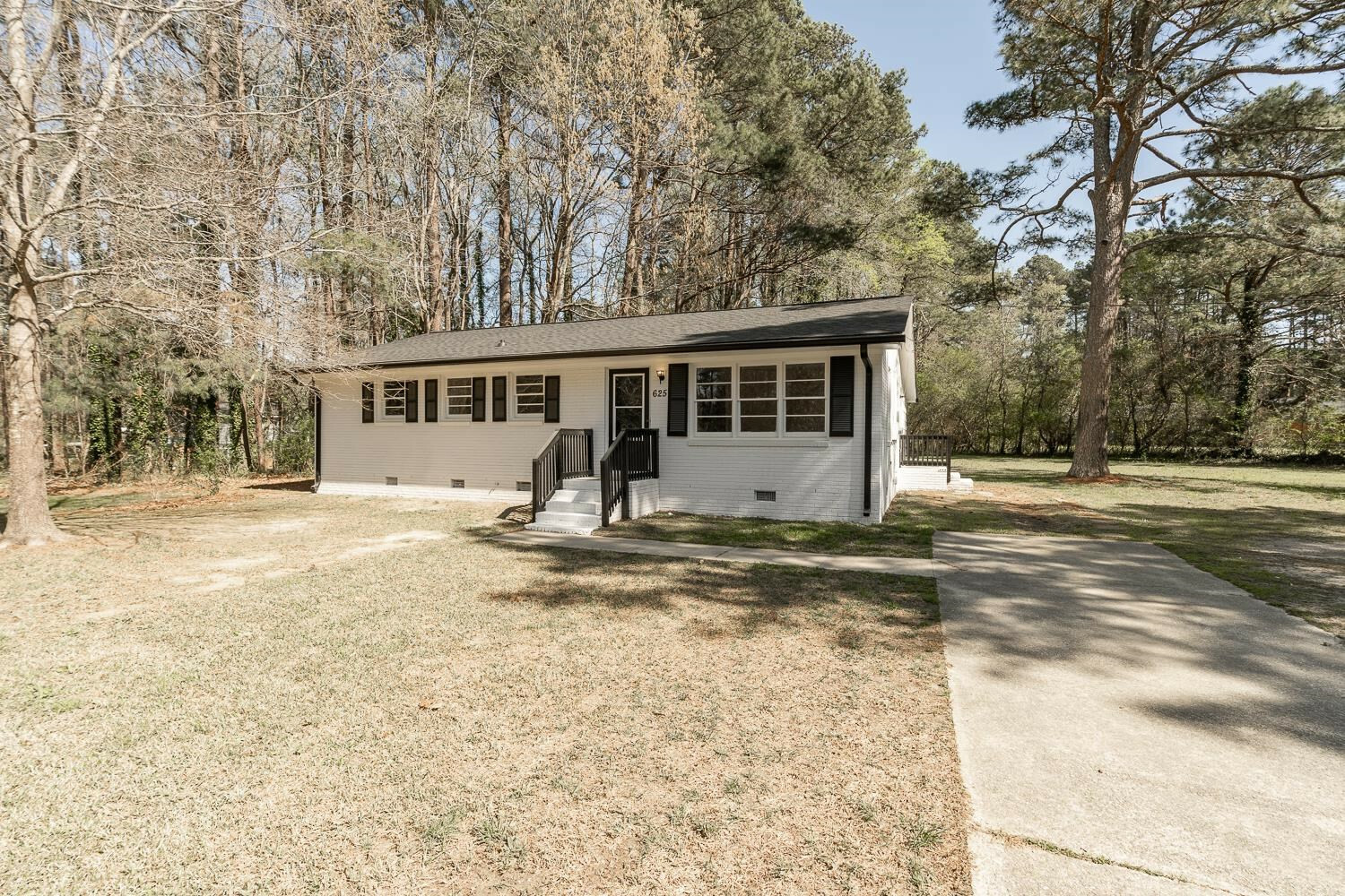 Property Photo:  625 Locust Lane  NC 27603 