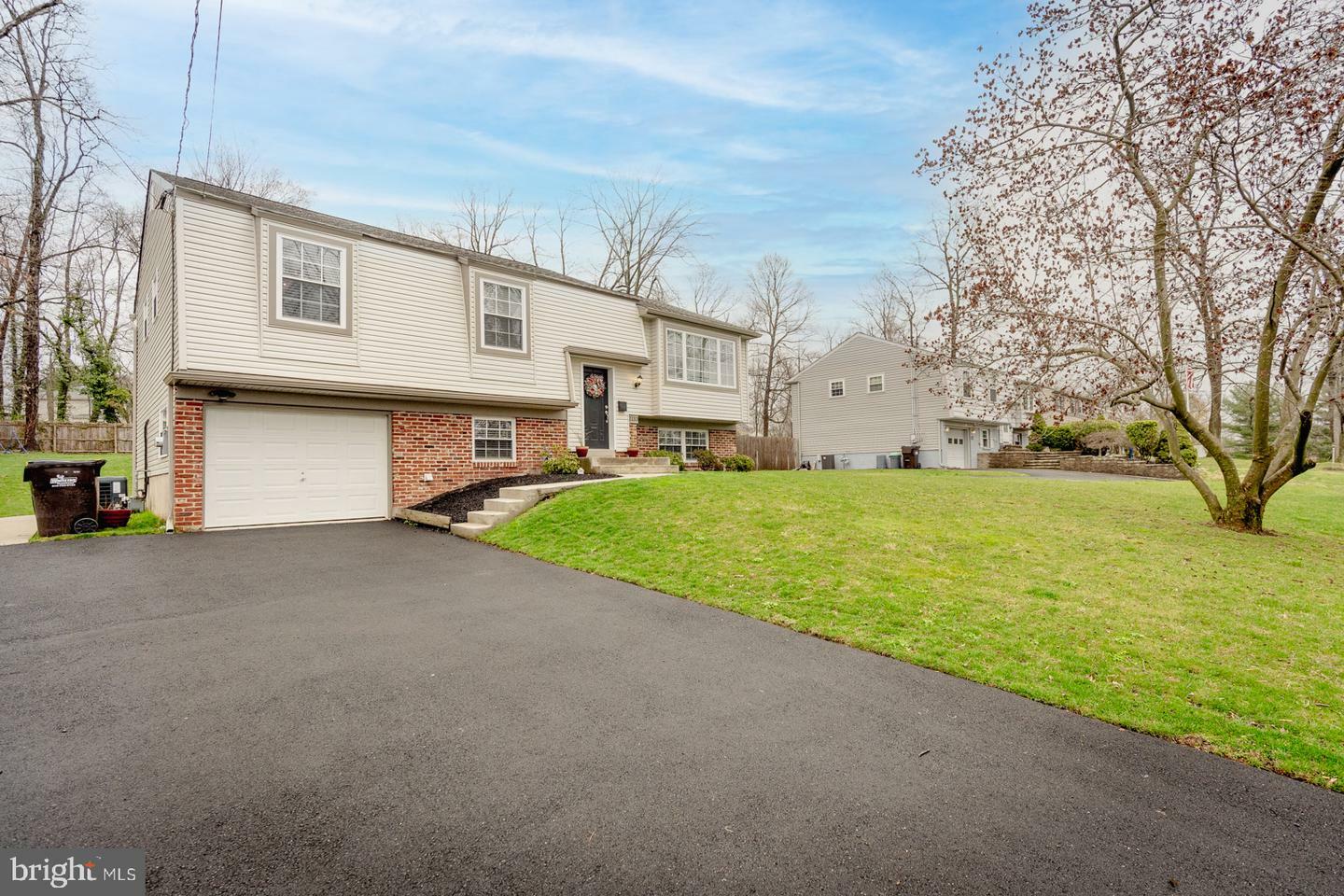 Property Photo:  2133 Blackhorse Drive  PA 18976 