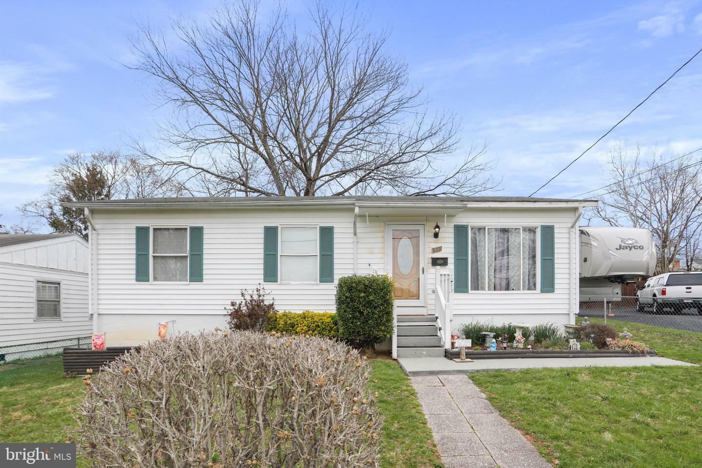 Property Photo:  825 W 14th Street  VA 22630 