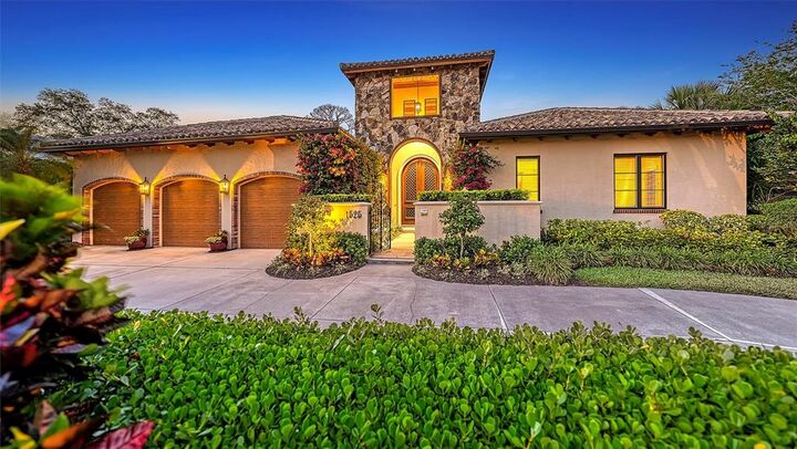 Property Photo: 1525 N Lake Shore Drive FL 34231