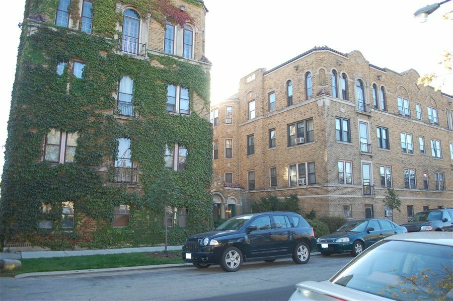 Property Photo: 4009 N Kildare Avenue 204 IL 60641