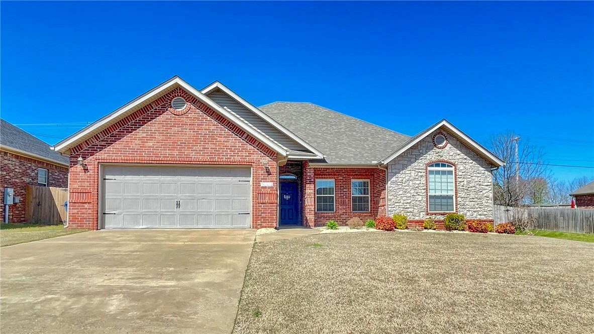 Property Photo:  5002 SW Golden Eagle Avenue  AR 72713 