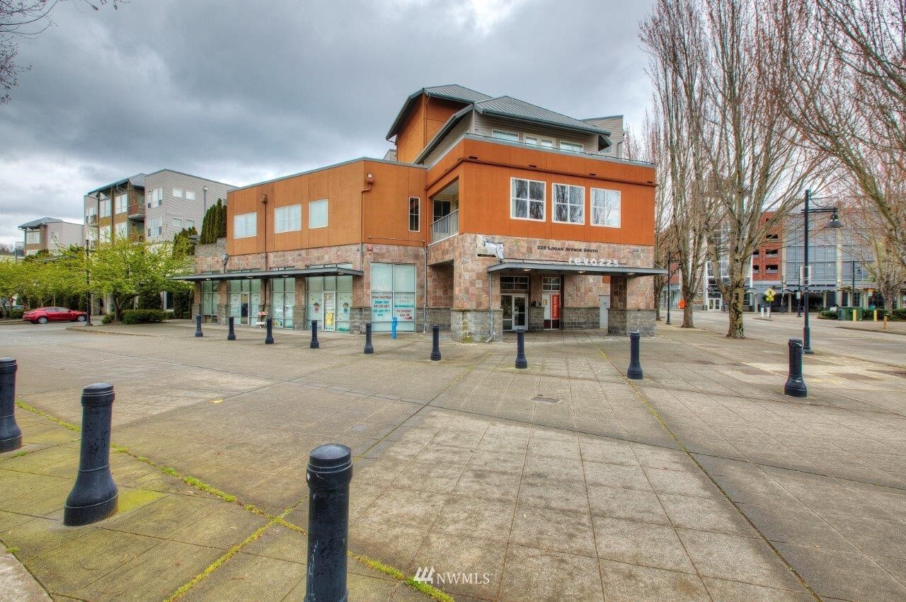 Property Photo: 225 Logan Avenue S 141 WA 98057