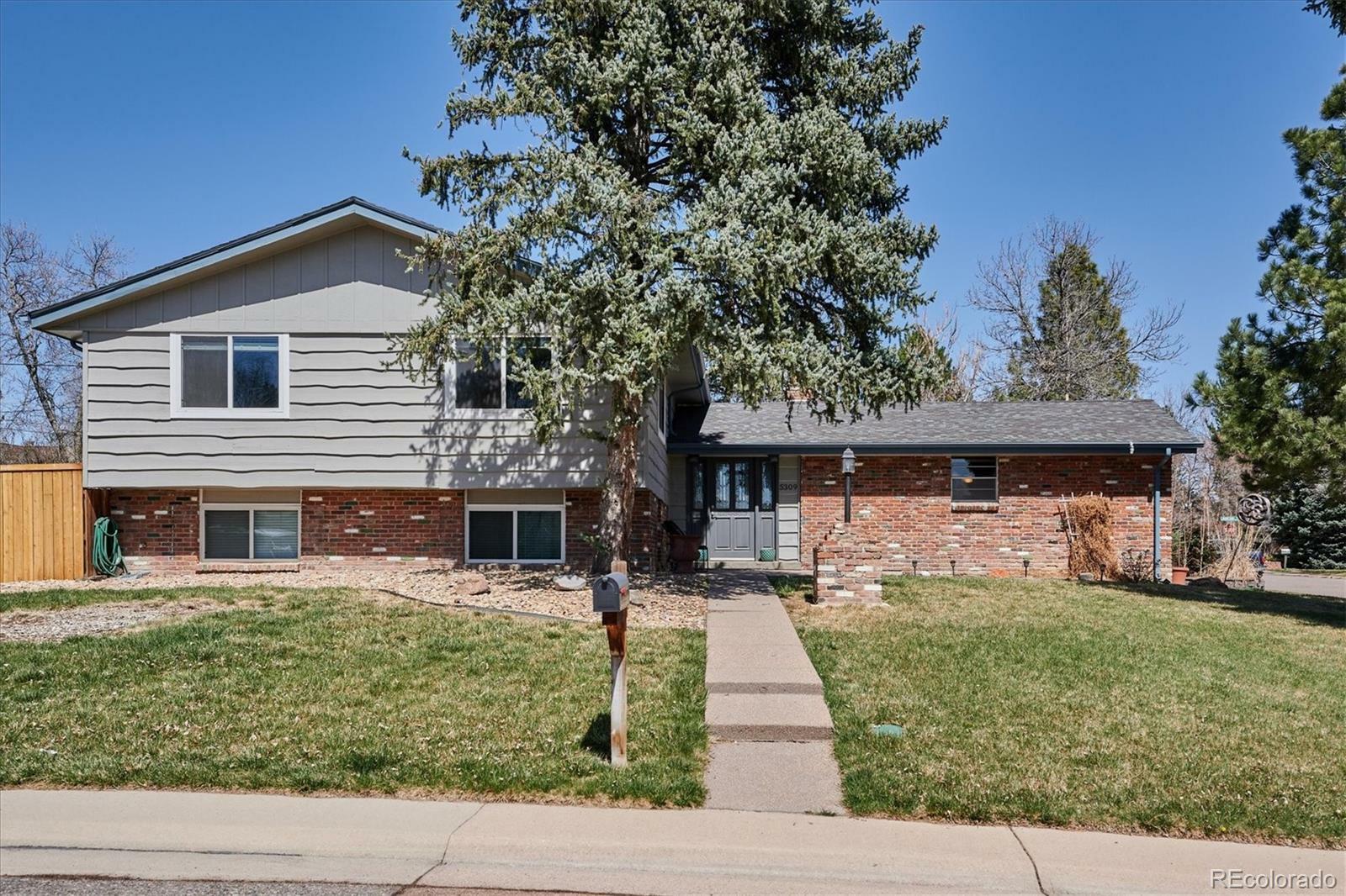 Property Photo: 5309 W Roxbury Place CO 80128