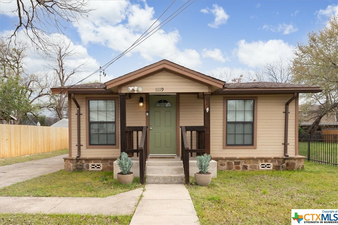 Property Photo:  1119 Marshall Street  TX 78666 