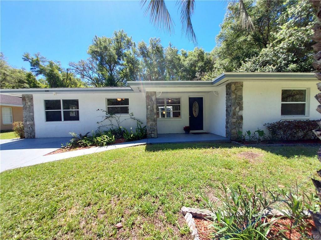 Property Photo:  3740 E Sanders Street  FL 34453 