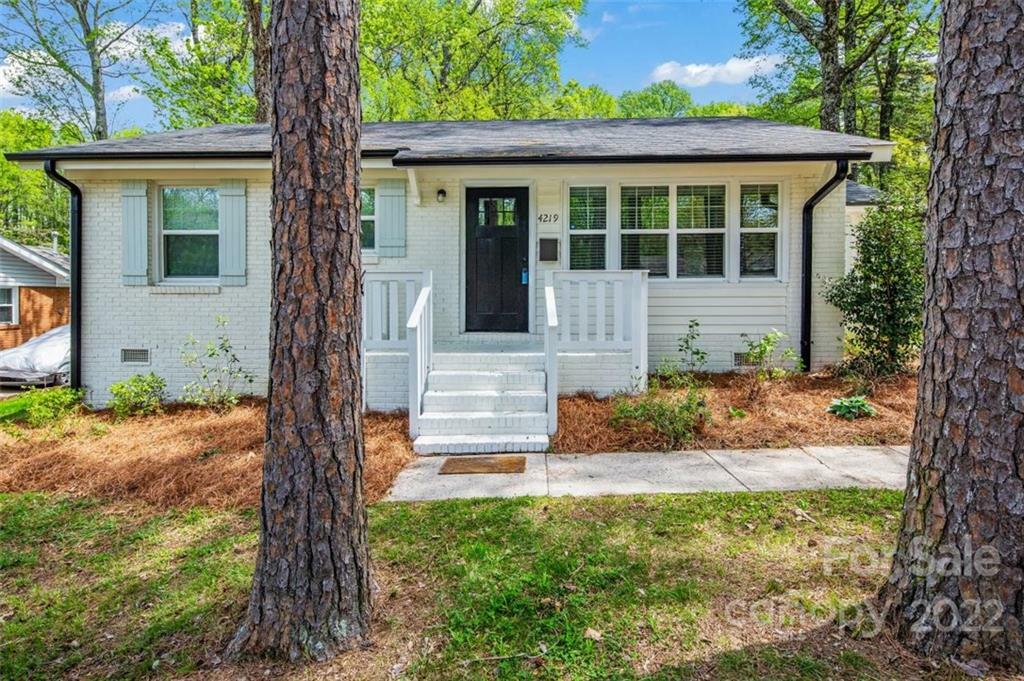 Property Photo:  4219 Abbeydale Drive  NC 28205 