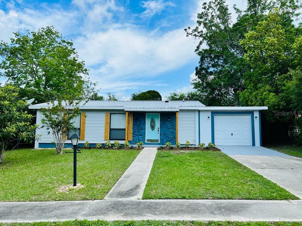 Property Photo:  700 S Wellington Drive  FL 32725 